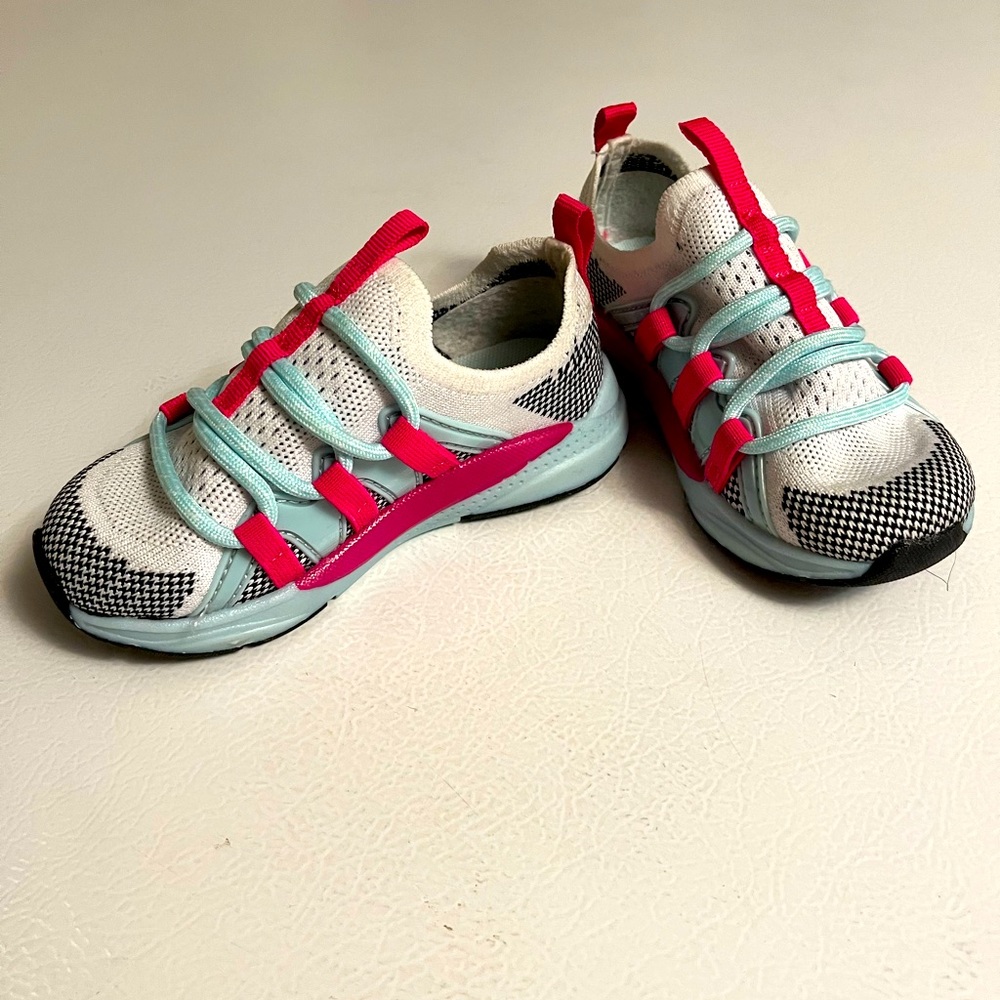 Girls shoes